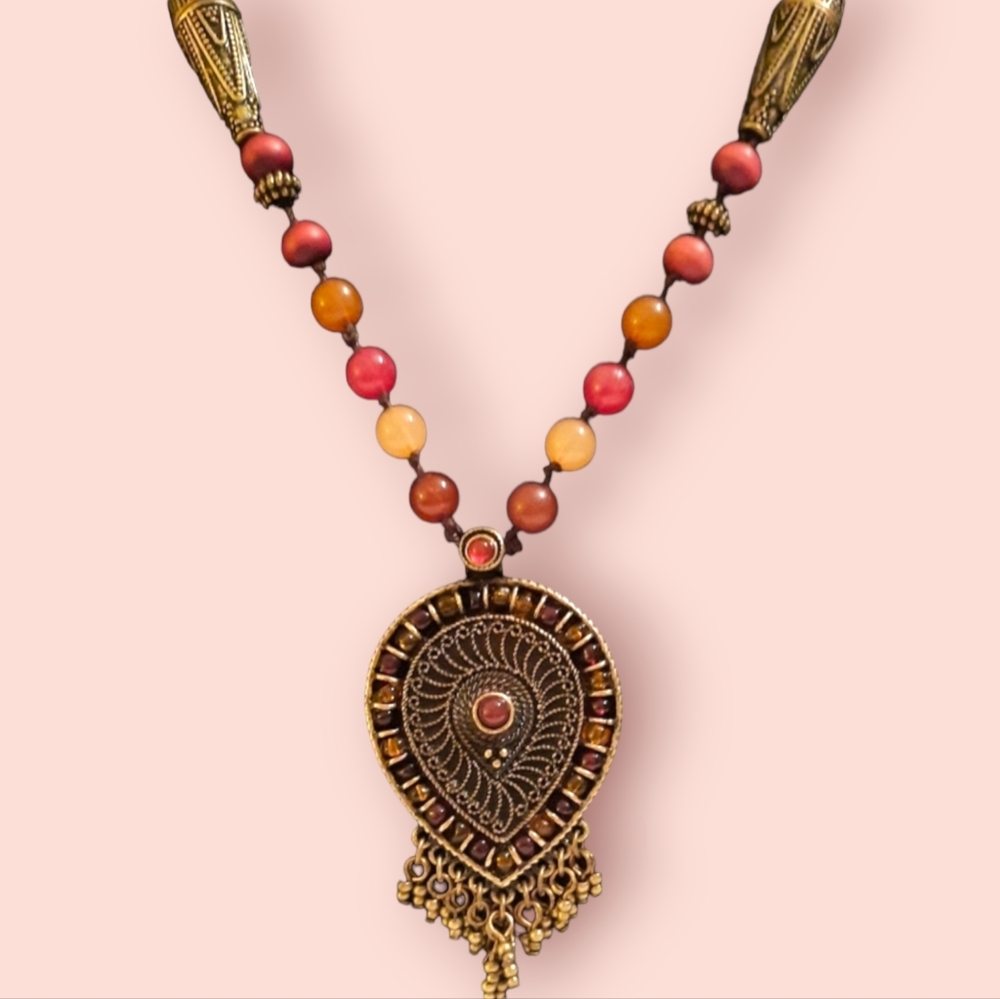 XC Axcess Carnelian and agate beaded necklace